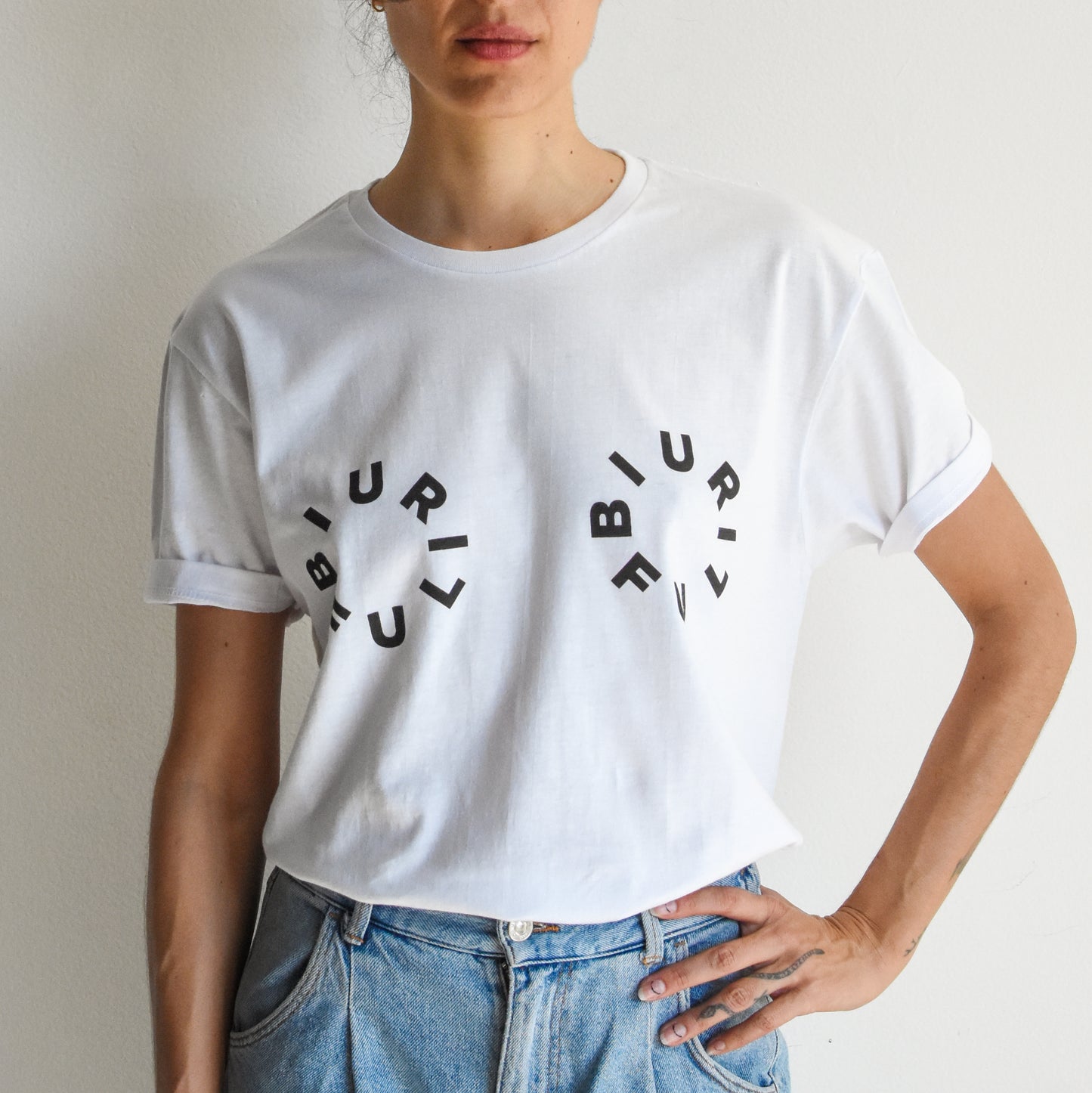 BIURIFUL T-SHIRT WHITE BOOBS BLACK