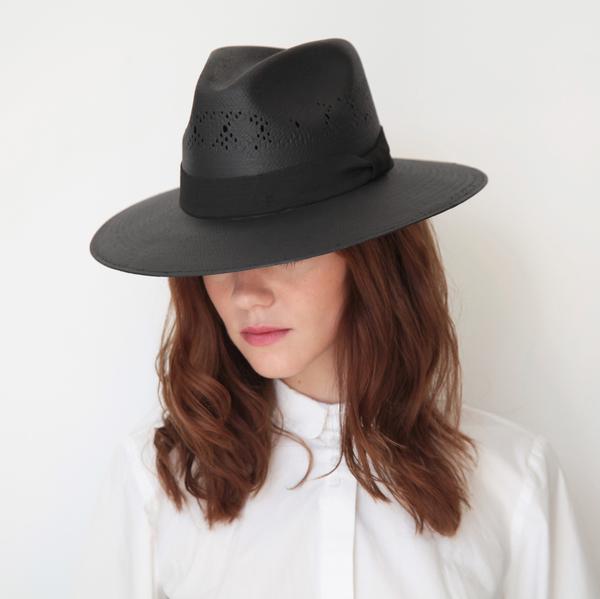 BIURIFUL SOMBRERO TOT NEGRO CALADO